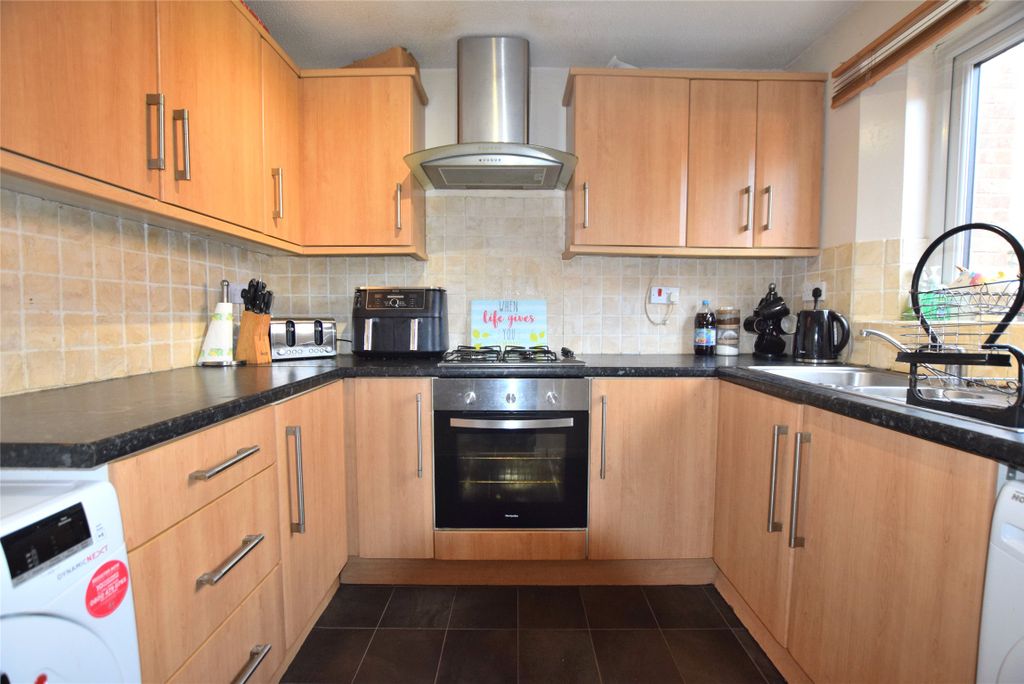 Property photo 3 of 12 Kitchen