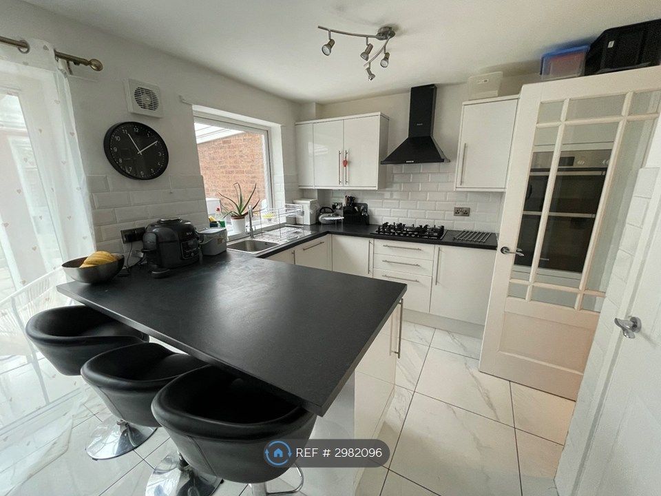 Property photo 2 of 28