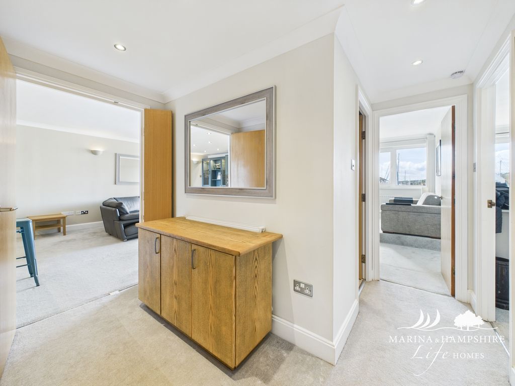 Property photo 3 of 28 Cam03691G0-Pr0048-Still034