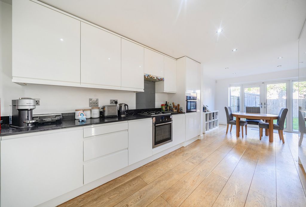 Property photo 2 of 21 1441063-8-69De08c...