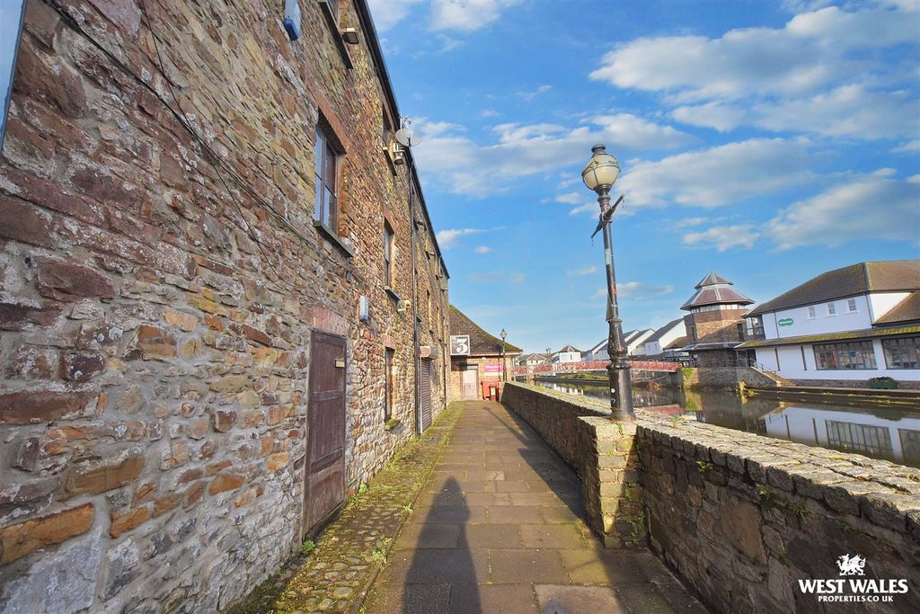 Property photo 3 of 9 9 (36).Jpg