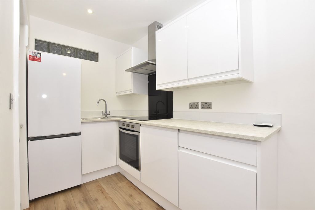 Property photo 3 of 9 Kitchen