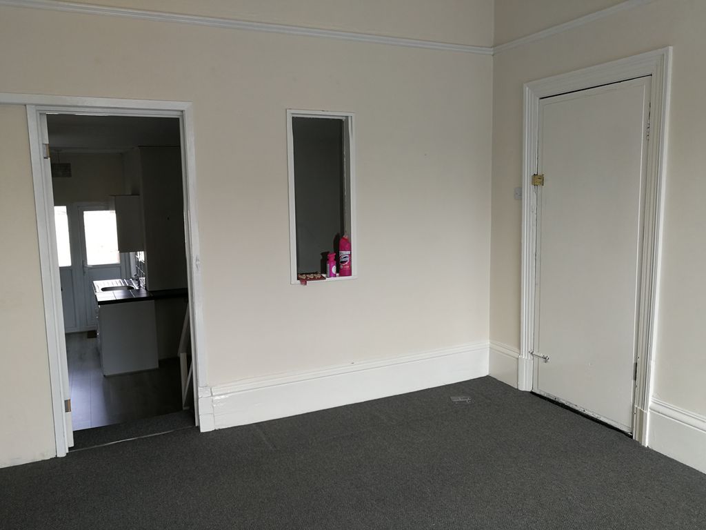 Property photo 1 of 4 Living Room