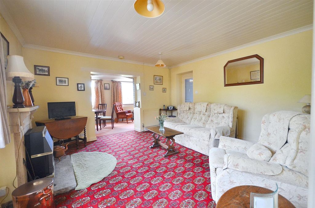 Property photo 2 of 12 Sitting Room