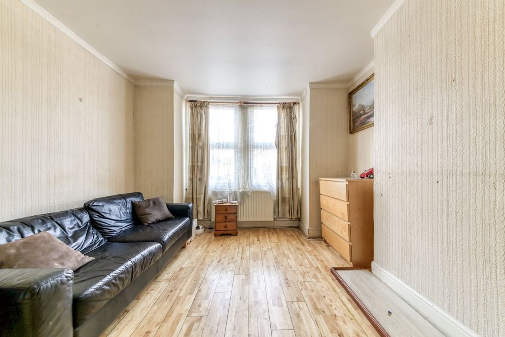 Property photo 2 of 8