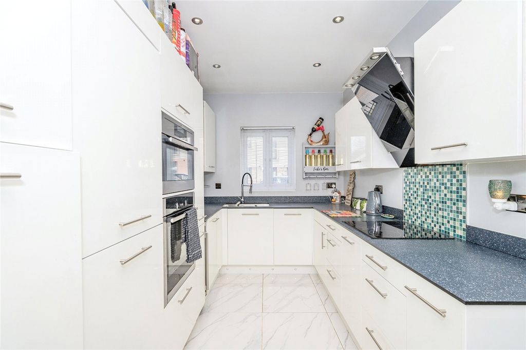 Property photo 3 of 18 Picture No. 11