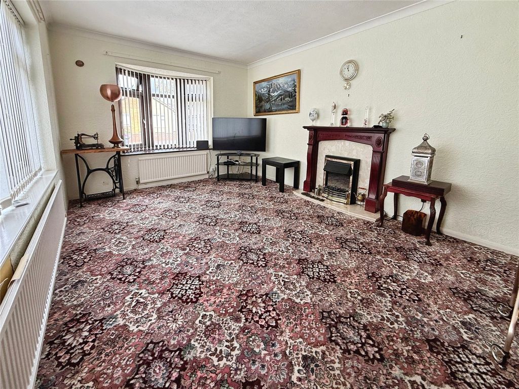 Property photo 3 of 15 Lounge