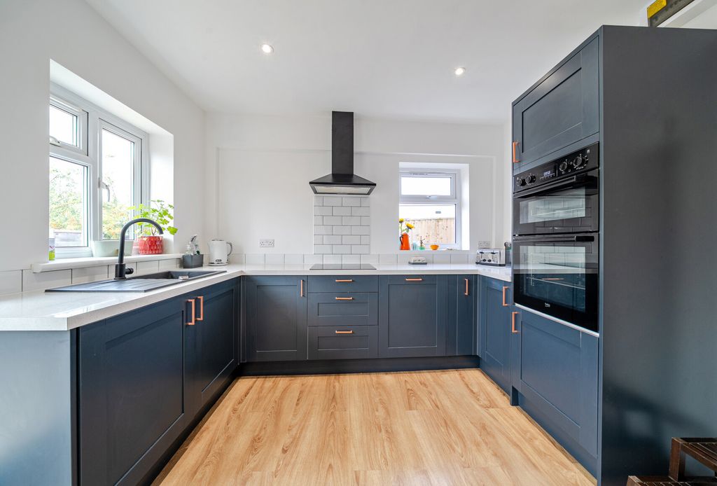 Property photo 2 of 20 1368881-16-68F0c9...