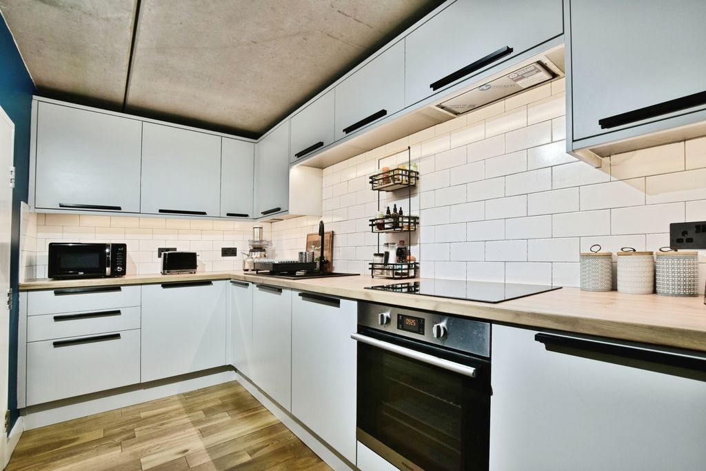 Property photo 3 of 27 Pbox-Img.Jpg