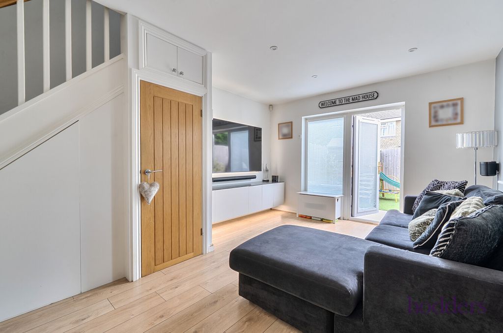 Property photo 2 of 19 34983622-F3E7-481...