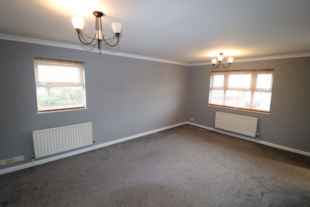 Property photo 3 of 7 Living Room