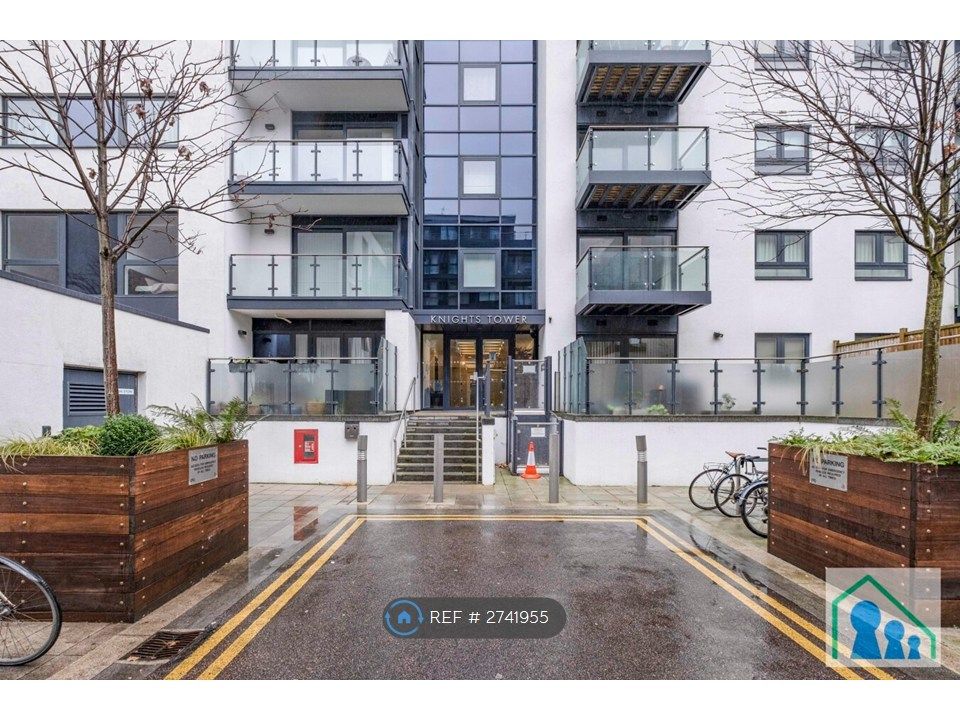 Property photo 2 of 14 Apartment Entrance