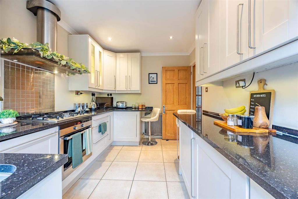 Property photo 3 of 32 Kitchen