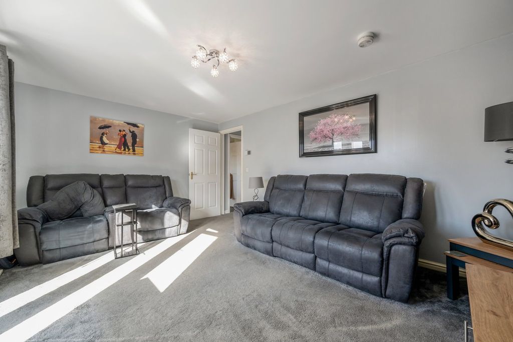 Property photo 2 of 26