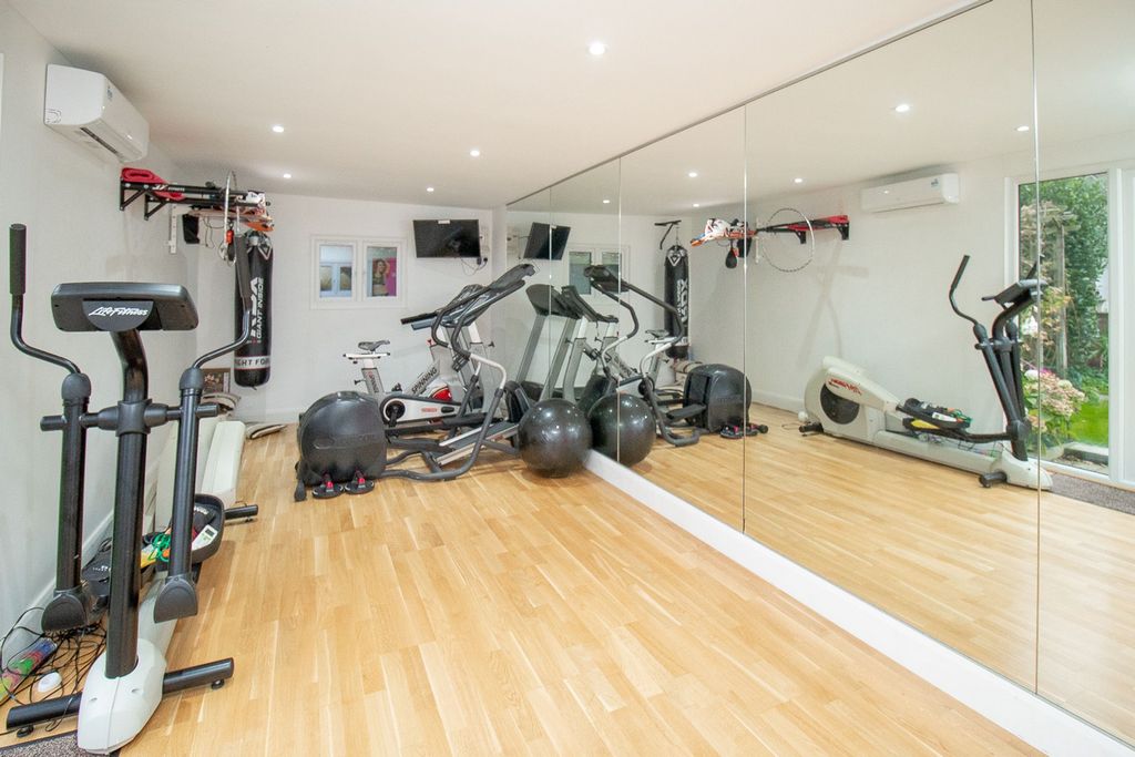Additional image 17 of 5 bed detached house for saleOakleigh Gardens, Edgware HA8