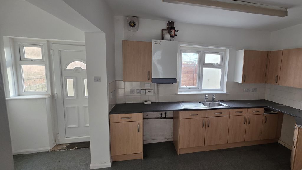 Property photo 3 of 13 40780.Jpg