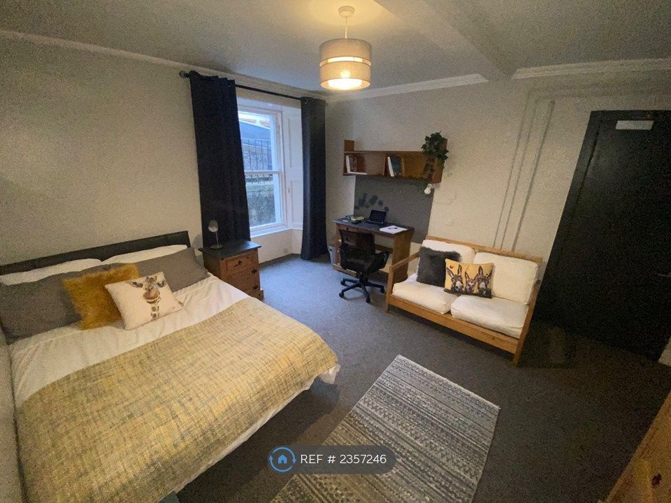 Property photo 3 of 11 Bedroom 1