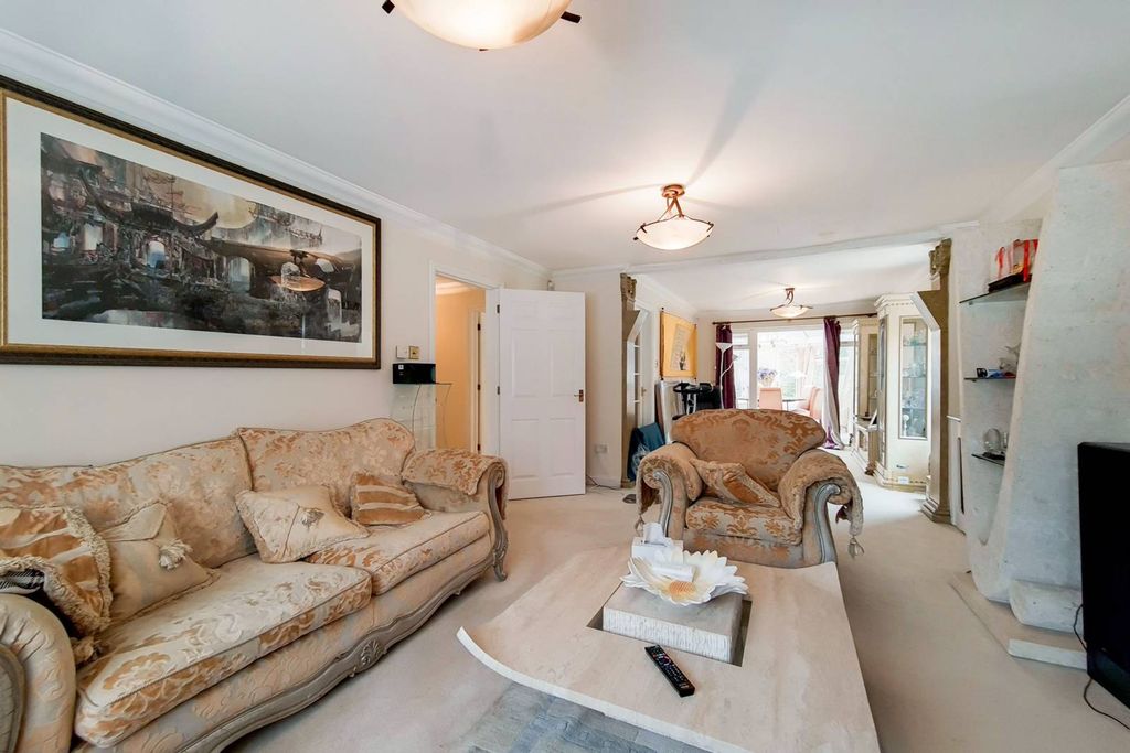 Property photo 3 of 42