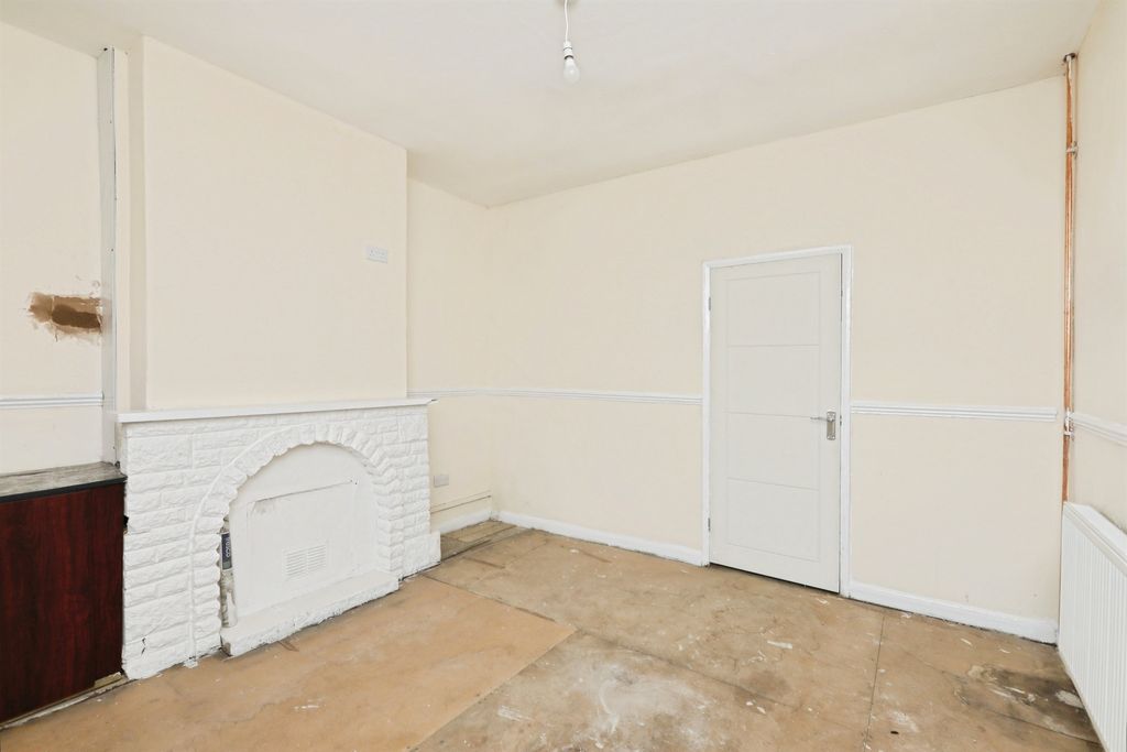 Property photo 2 of 21