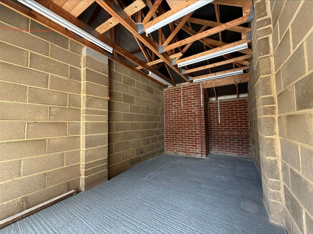 Property photo 2 of 4 Garage Space
