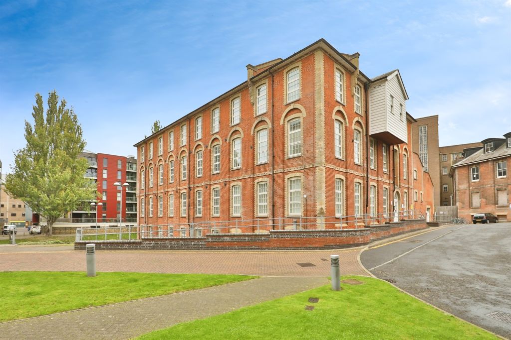 Property photo 1 of 17