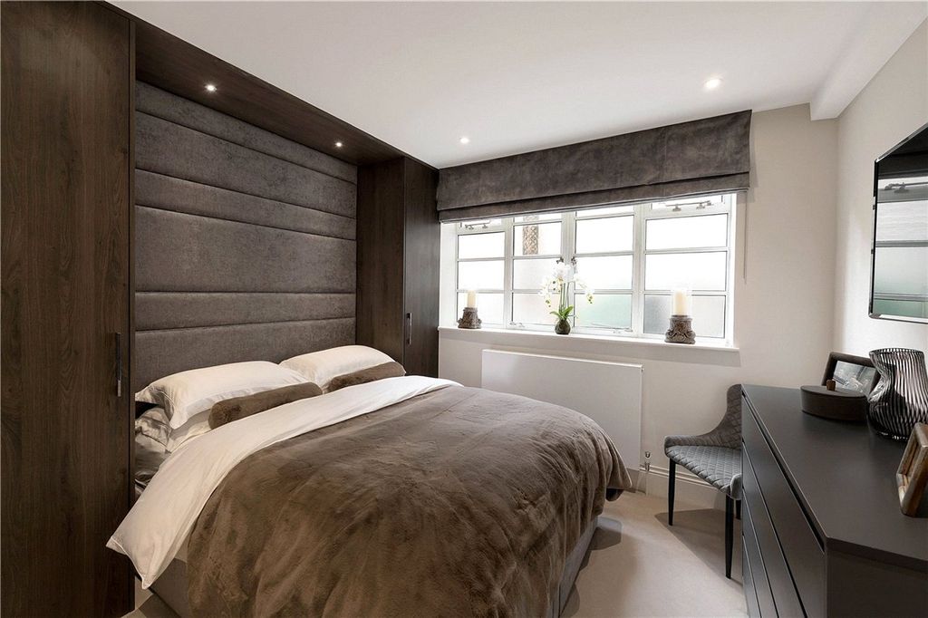 Property photo 3 of 10 Bedroom