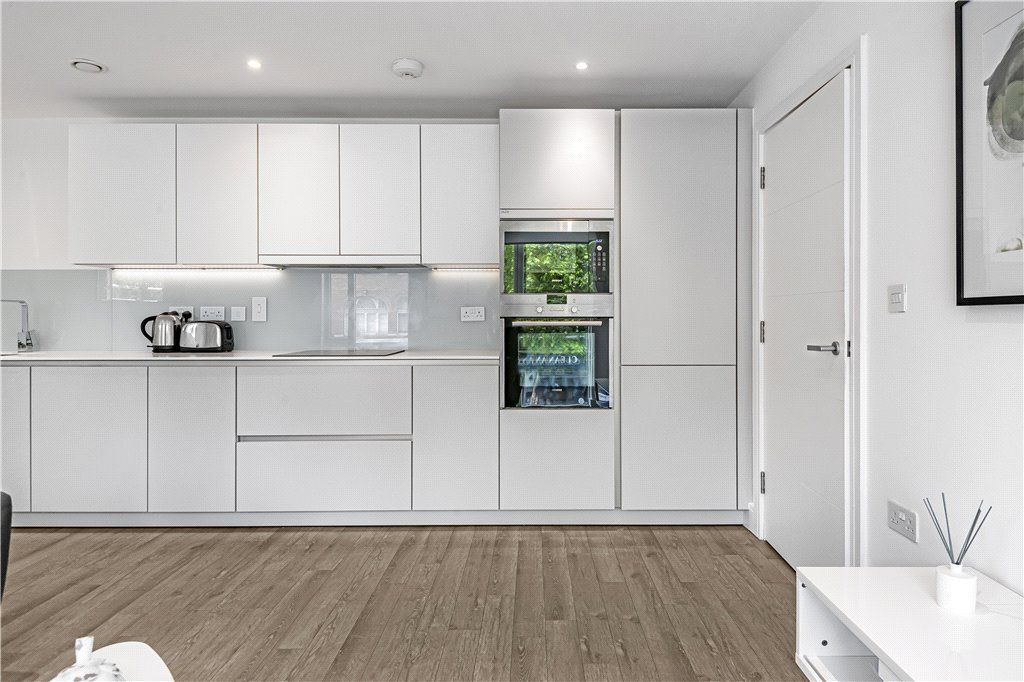 Property photo 3 of 19 Kitchen/Reception