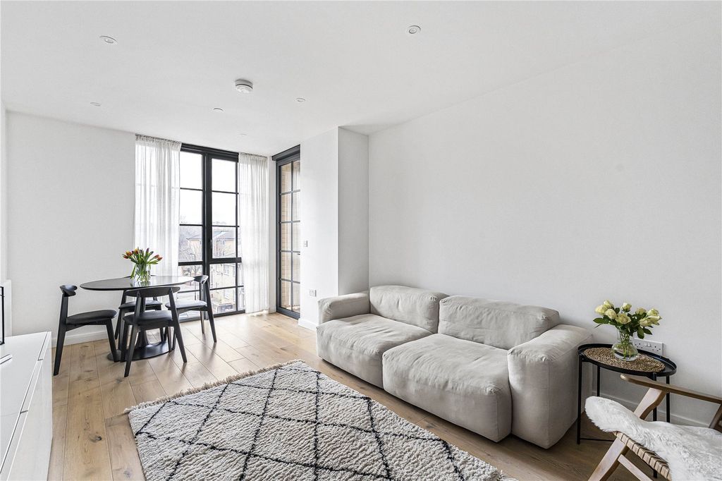 Property photo 1 of 24 Reception