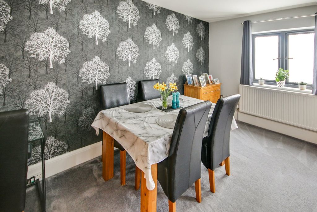 Additional image 4 of 2 bed flat for saleCantelupe Road, East Grinstead RH19