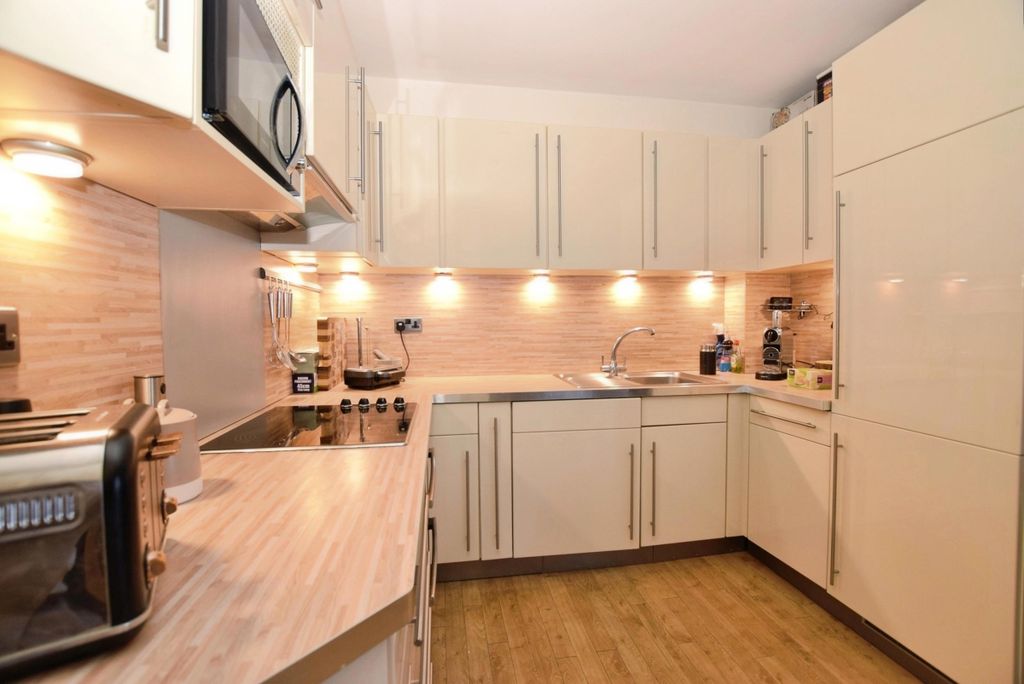 Additional image 14 of 2 bed flat to rentLower Tanbridge Way, Horsham RH12
