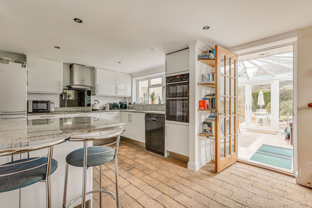 Property photo 2 of 10