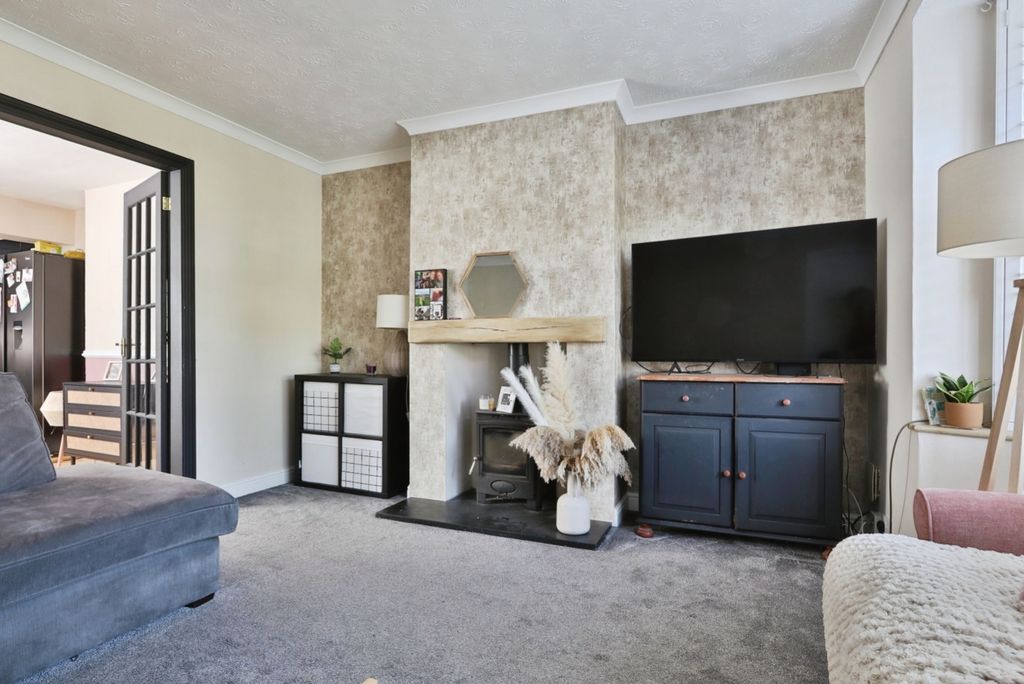Property photo 3 of 11 4218215
