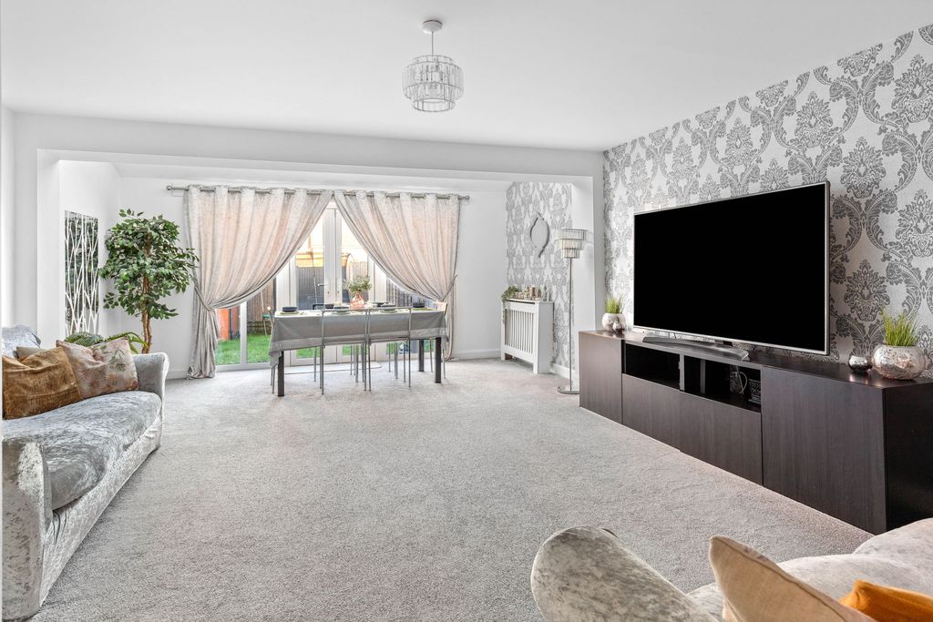 Property photo 2 of 28