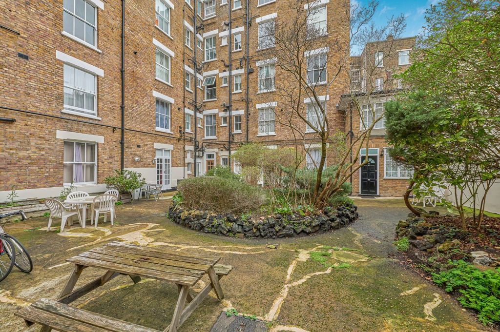 Property photo 2 of 17 Picture No. 08