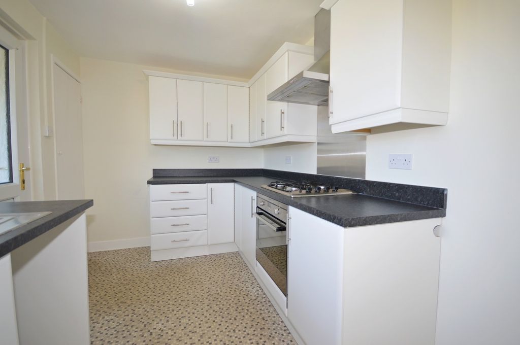Property photo 3 of 8 Kitchen