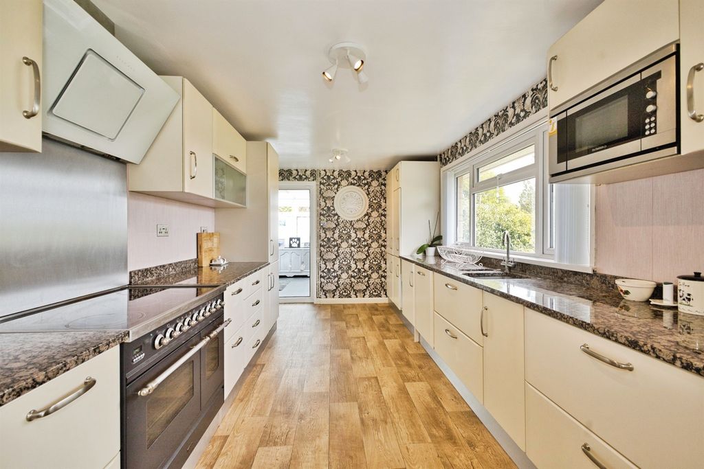 Property photo 2 of 22