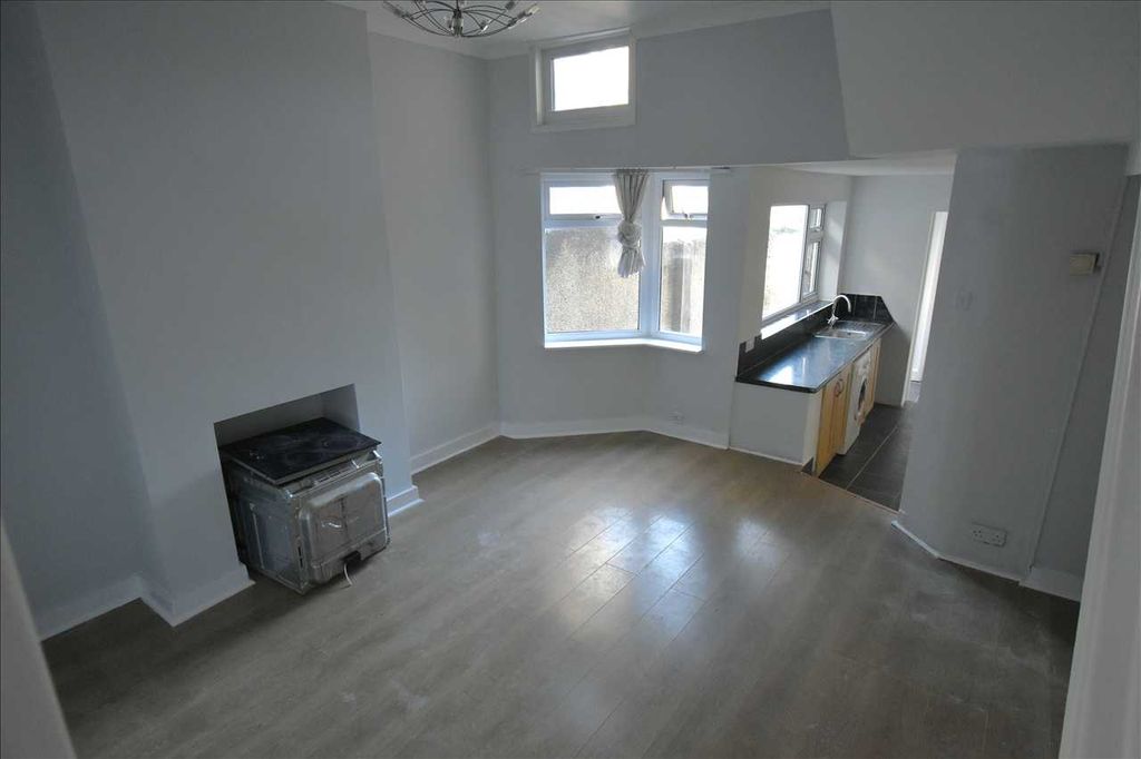 Property photo 3 of 10 Lounge