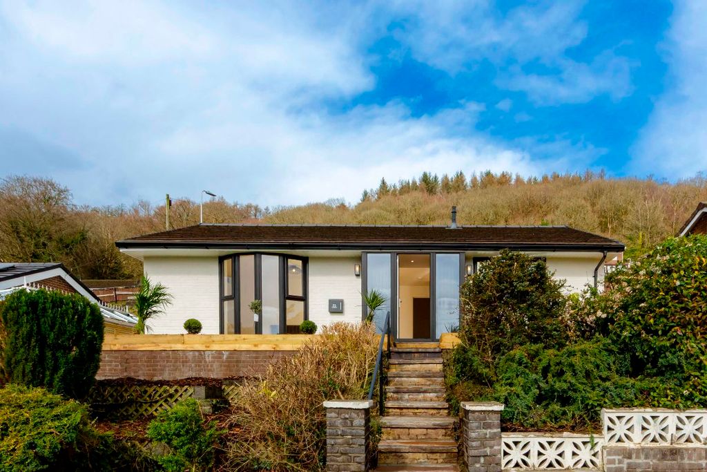 Property photo 3 of 42