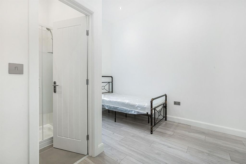 Property photo 3 of 4 Thumbnail_2B Beaconsfield 2.Jpg