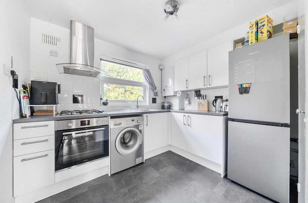 Property photo 3 of 15 1325337-6-6876304...