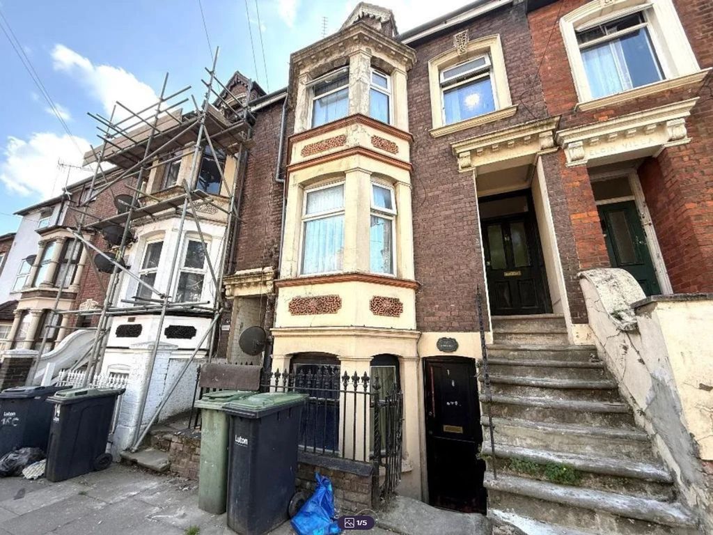 Property photo 1 of 6