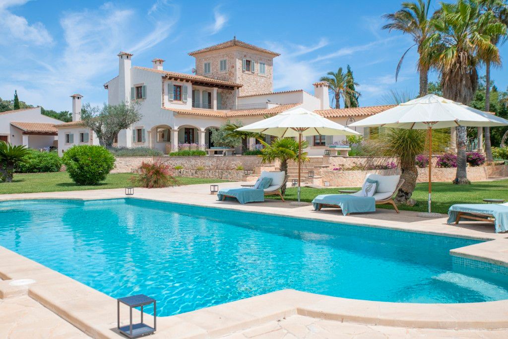 Property photo 3 of 20 Exterior And Pool (4)