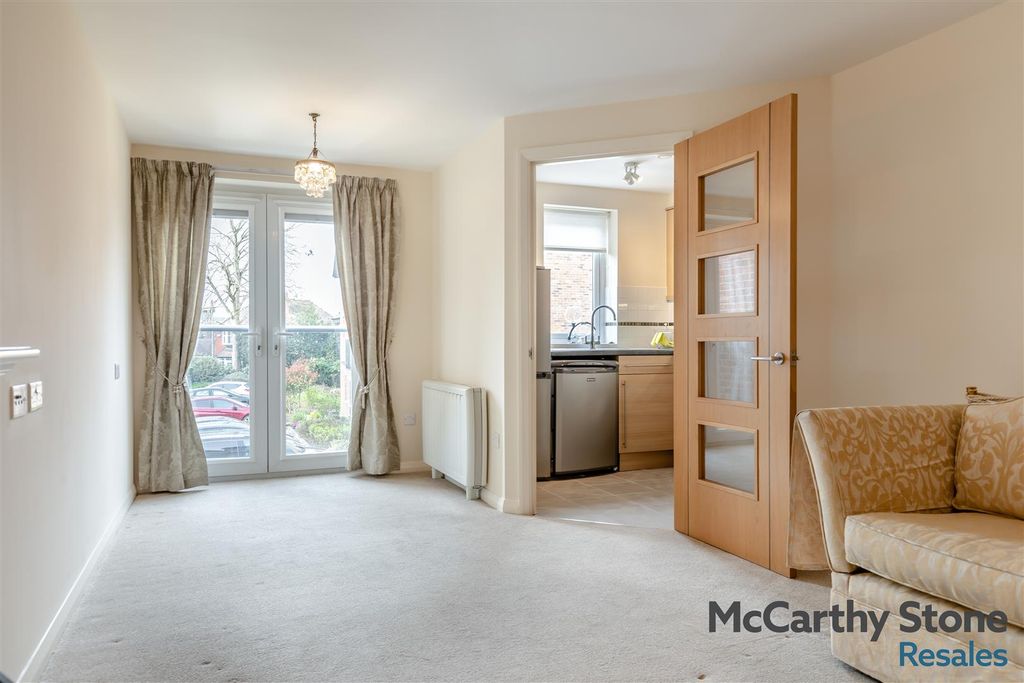 Property photo 2 of 15 8683194-Interior11.Jpg