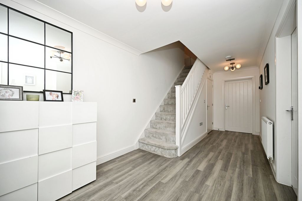 Property photo 3 of 34