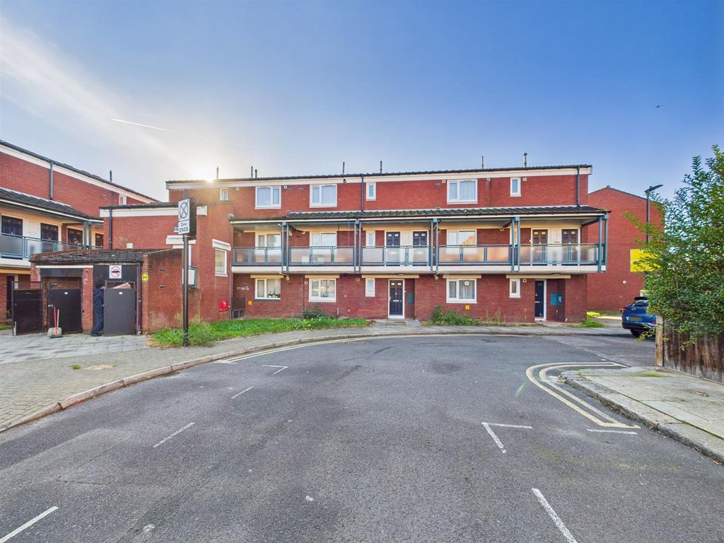 Property photo 1 of 14 Cam01358G0-Pr0198-Still020.Jpg