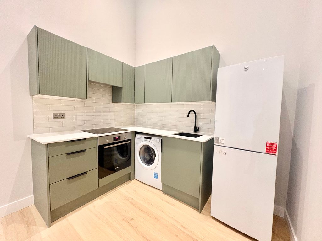 Property photo 2 of 6 Kitchen