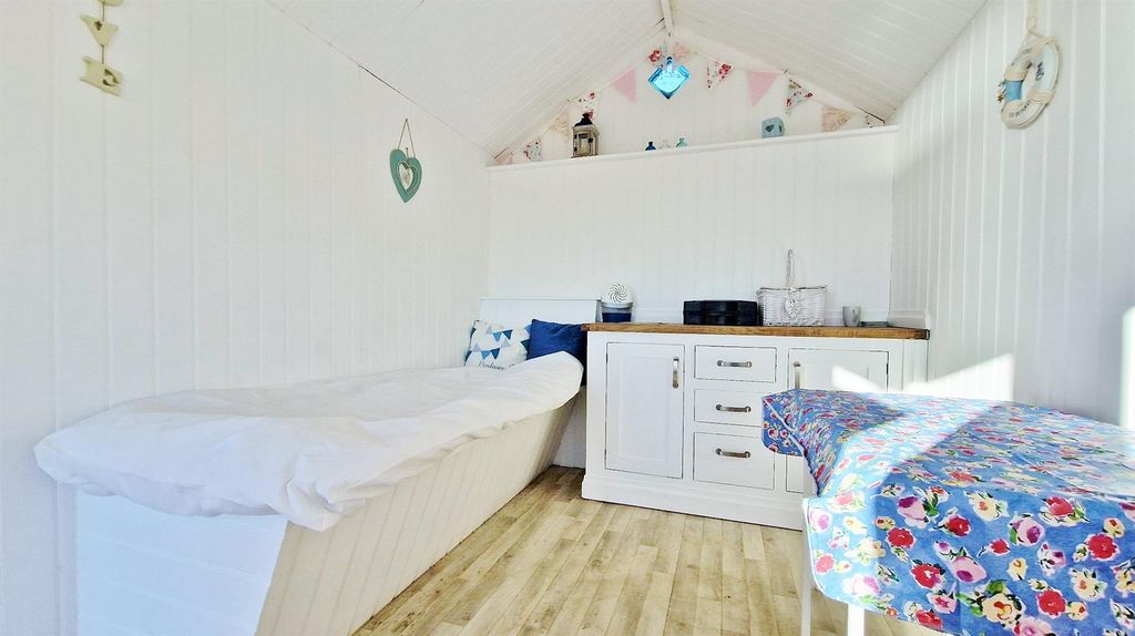 Property photo 3 of 8 Beach Hut