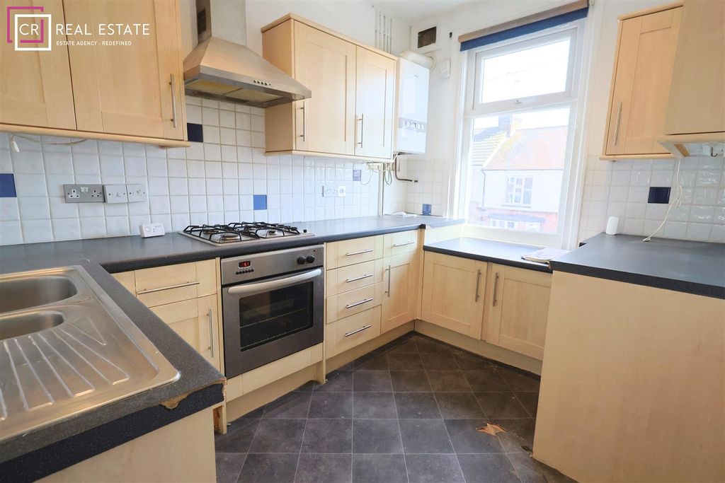 Property photo 3 of 9 Kitchen