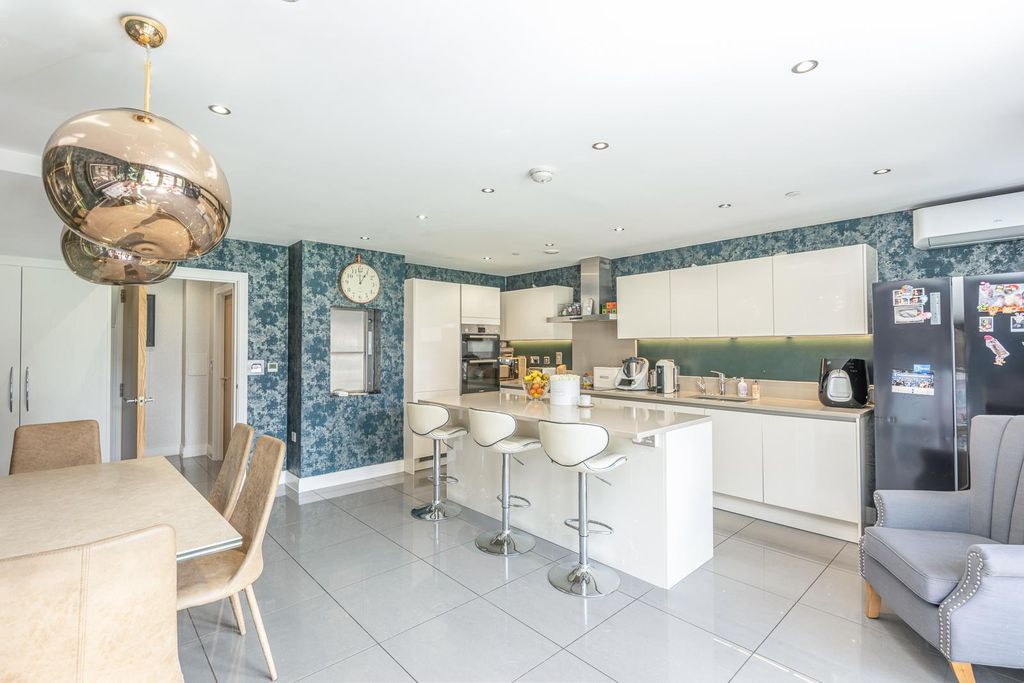 Property photo 2 of 18 009.Jpg