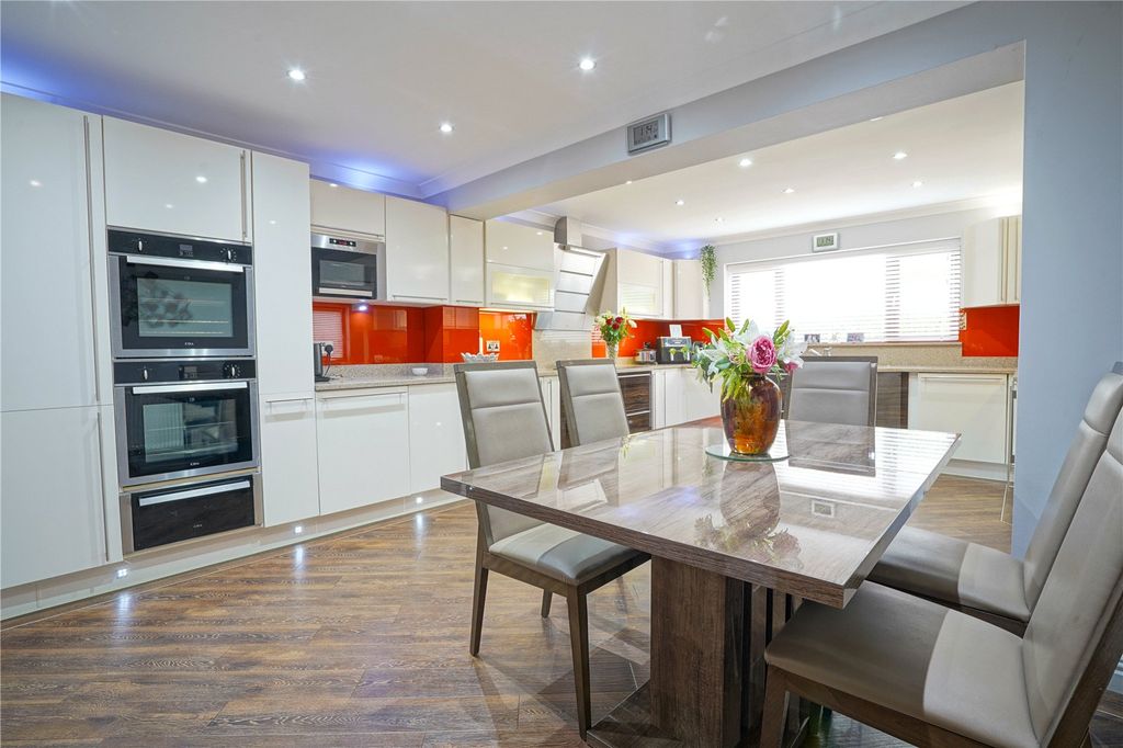 Property photo 2 of 25 Picture No. 15